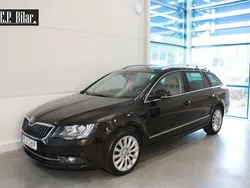 Mörkbrun Begagnad 2015 Skoda Superb Kombi | 148 900 kr (Superpris)