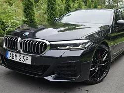 Svart Begagnad 2022 BMW 530e M Sport Kombi | 299 900 kr (Bra pris)