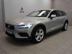 Silver Begagnad 2023 Volvo V60 CC Kombi | 359 900 kr (Marknadspris)