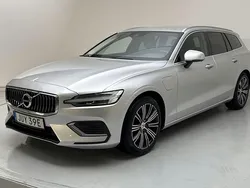 Silver Begagnad 2021 Volvo V60 Momentum Kombi | 269 000 kr (Bra pris)
