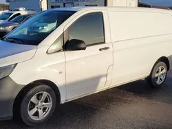Vit Begagnad 2016 Mercedes Vito Minibuss | 89 000 kr