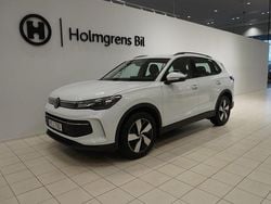 Vit Begagnad 2024 VW Tiguan Life SUV | 339 900 kr (Marknadspris)