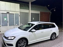Vit Begagnad 2016 VW Golf VII R-line Kombi | 149 900 kr (Marknadspris)