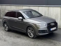 Grå Begagnad 2016 Audi Q7 S-Line SUV | 389 000 kr (Lite dyr)