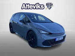 Ljusgrå (grå) Begagnad 2023 Cupra Born Halvkombi | 264 900 kr (Marknadspris)