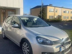 Brun Begagnad 2010 VW Golf Halvkombi | 26 000 kr (Bra pris)