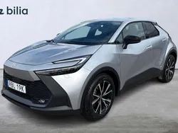 Silver Begagnad 2024 Toyota C-HR Style SUV | 405 900 kr (Marknadspris)