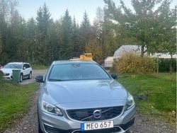 Silver Begagnad 2016 Volvo V60 CC Summum Kombi | 180 000 kr (Marknadspris)