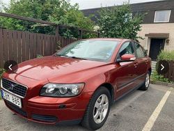 Röd Begagnad 2007 Volvo S40 Kinetic Sedan | 55 000 kr (Marknadspris)
