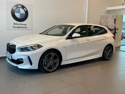 Vit Begagnad 2023 BMW 118 M Sport Halvkombi | 329 900 kr (Dyr)