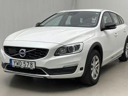 Vit Begagnad 2018 Volvo V60 CC Standard Kombi | 184 000 kr (Marknadspris)