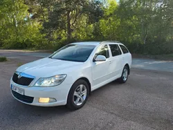 Vit Begagnad 2009 Skoda Octavia Elegance Kombi | 39 900 kr