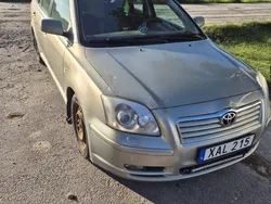 Grön Begagnad 2005 Toyota Avensis Kombi | 10 000 kr (Marknadspris)