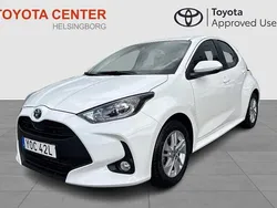 Vit Begagnad 2023 Toyota Yaris Hybrid Active Halvkombi | 219 900 kr (Bra pris)