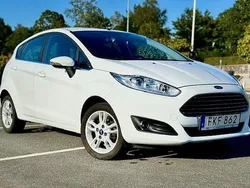 Vit Begagnad 2017 Ford Fiesta Titanium Halvkombi | 95 000 kr (Bra pris)