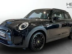 Svart (black) Begagnad 2022 Mini Cooper SE Halvkombi | 224 700 kr (Marknadspris)