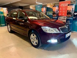 Mörkröd Begagnad 2012 Skoda Octavia Elegance Kombi | 49 900 kr (Bra pris)