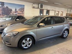 Silver Begagnad 2009 Kia Ceed 4 Halvkombi | 58 800 kr (Marknadspris)