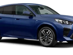 Svart (black sapphire metallic) Ny 2025 BMW iX2 Shadowline SUV | 656 400 kr (Marknadspris)