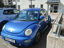 Blå Begagnad 2000 VW Beetle Highline Halvkombi | 7 500 kr (Superpris)