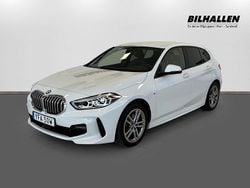 Vit Begagnad 2020 BMW 118 M Sport Halvkombi | 219 900 kr (Marknadspris)