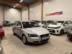Ljusgrå Begagnad 2006 Volvo S40 Momentum Sedan | 84 900 kr (Lite dyr)