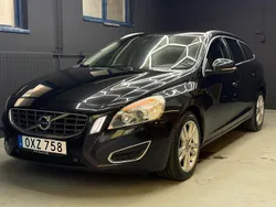 Svart Begagnad 2012 Volvo V60 Summum Kombi | 119 900 kr (Marknadspris)