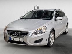 Ljusgrå Begagnad 2012 Volvo V60 Momentum Kombi | 119 900 kr (Bra pris)
