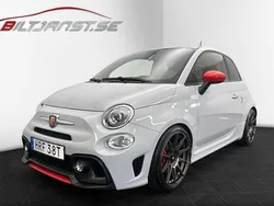 Grå Begagnad 2021 Abarth 595 Pista Halvkombi | 189 900 kr (Marknadspris)