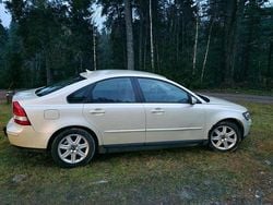 Grön Begagnad 2004 Volvo S40 Sedan | 15 000 kr (Superpris)
