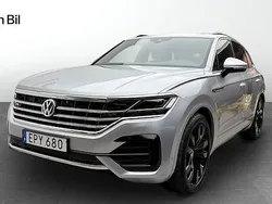 Silver (dark court green) Begagnad 2018 VW Touareg R-line SUV | 479 900 kr (Marknadspris)