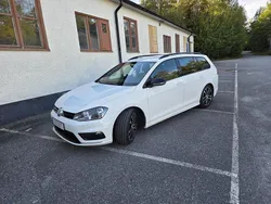Vit Begagnad 2017 VW Golf VII Kombi | 149 000 kr (Marknadspris)