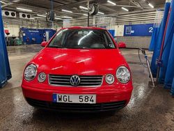 Röd Begagnad 2004 VW Polo Basis Halvkombi | 24 900 kr (Bra pris)