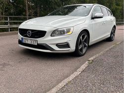 Vit Begagnad 2014 Volvo V60 R-Design Kombi | 103 000 kr (Marknadspris)