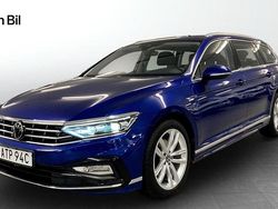 Mörkblå Begagnad 2021 VW Passat GT Kombi | 309 900 kr (Marknadspris)