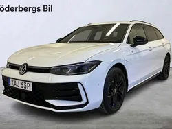 Vit Begagnad 2024 VW Passat R-line Kombi | 509 800 kr