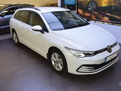 Vit Begagnad 2022 VW Golf VIII Kombi | 258 900 kr (Marknadspris)