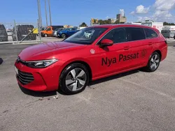 Röd (chili red metallic) Begagnad 2024 VW Passat Business Kombi | 369 900 kr (Marknadspris)