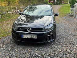 Svart Begagnad 2011 VW Golf VI R Halvkombi | 160 000 kr