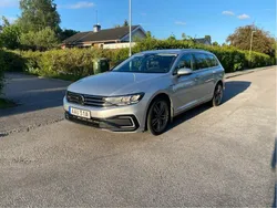 Silver Begagnad 2021 VW Passat GTE Kombi | 270 000 kr (Marknadspris)