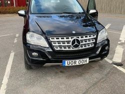 Svart Begagnad 2010 Mercedes ML350 SUV | 115 000 kr (Marknadspris)