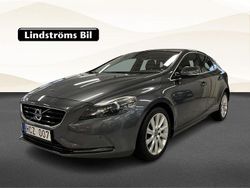 Grå Begagnad 2013 Volvo V40 Summum Kombi | 129 900 kr (Marknadspris)