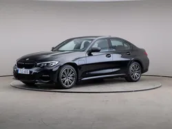 Svart (standard) Begagnad 2021 BMW 330e M Sport Sedan | 319 000 kr (Marknadspris)