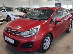 Röd Begagnad 2014 Kia Rio Halvkombi | 55 000 kr (Marknadspris)