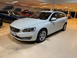 Vit Begagnad 2014 Volvo V60 Momentum Kombi | 139 900 kr (Marknadspris)