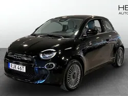 Svart (black) Begagnad 2022 Fiat 500e Icon Halvkombi | 194 900 kr (Marknadspris)