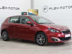 Mörkröd (röd) Begagnad 2015 Peugeot 308 Allure Halvkombi | 124 800 kr (Marknadspris)