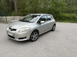 Silver Begagnad 2007 Toyota Auris Halvkombi | 71 000 kr (Marknadspris)