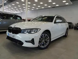 Vit Begagnad 2020 BMW 330e Sport Line Kombi | 279 900 kr (Marknadspris)