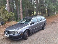 Grå Begagnad 2003 Volvo V40 Kombi | 14 000 kr (Bra pris)